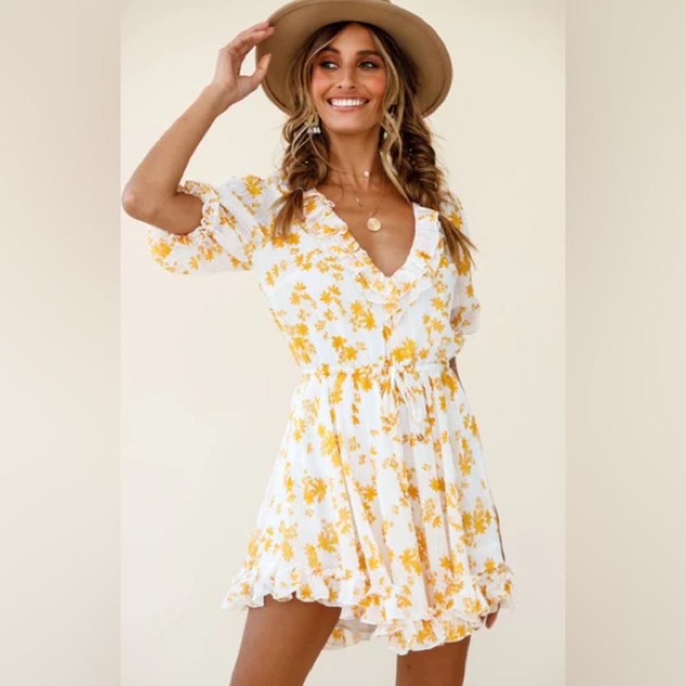 Super sale! Selfie Leslie Summer yellow floral dress xs $18!!